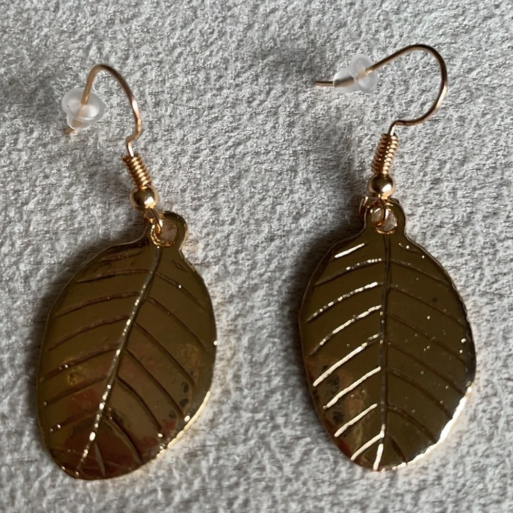 Leaf gold dangle earrings